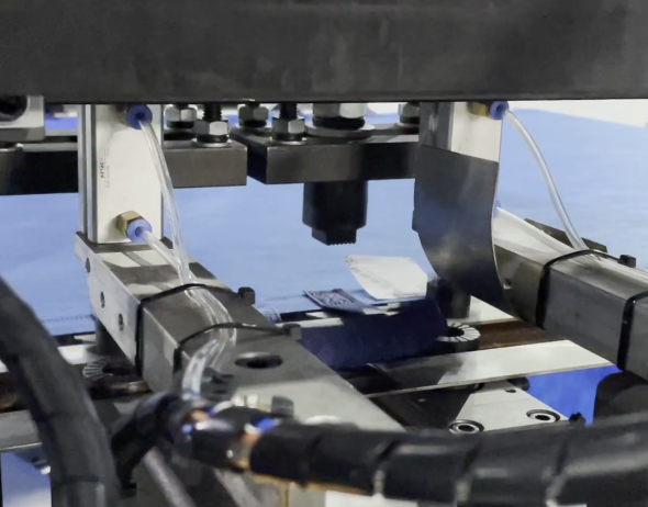 單張無紡布立體袋制袋機——高效率、高品質、環保的制袋解決方案