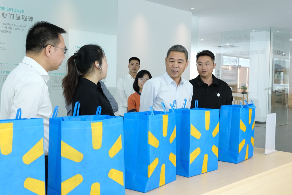 為知識產權培育保駕護航——市人大主任應希克一行調研浙江正威機械有限公司