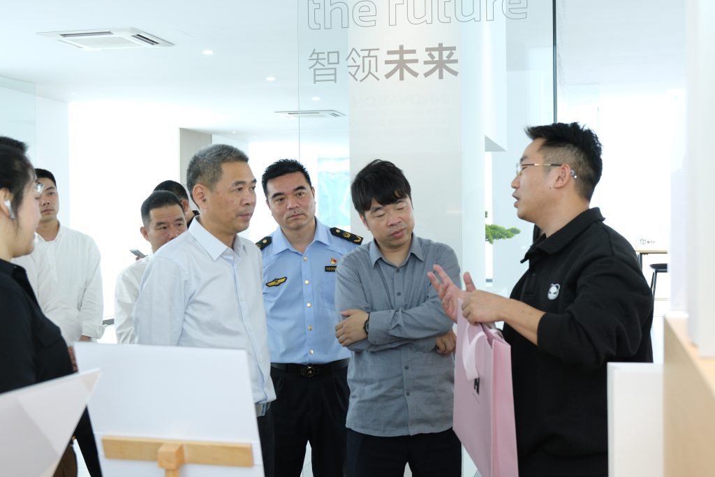 為知識產權培育保駕護航——市人大主任應希克一行調研浙江正威機械有限公司